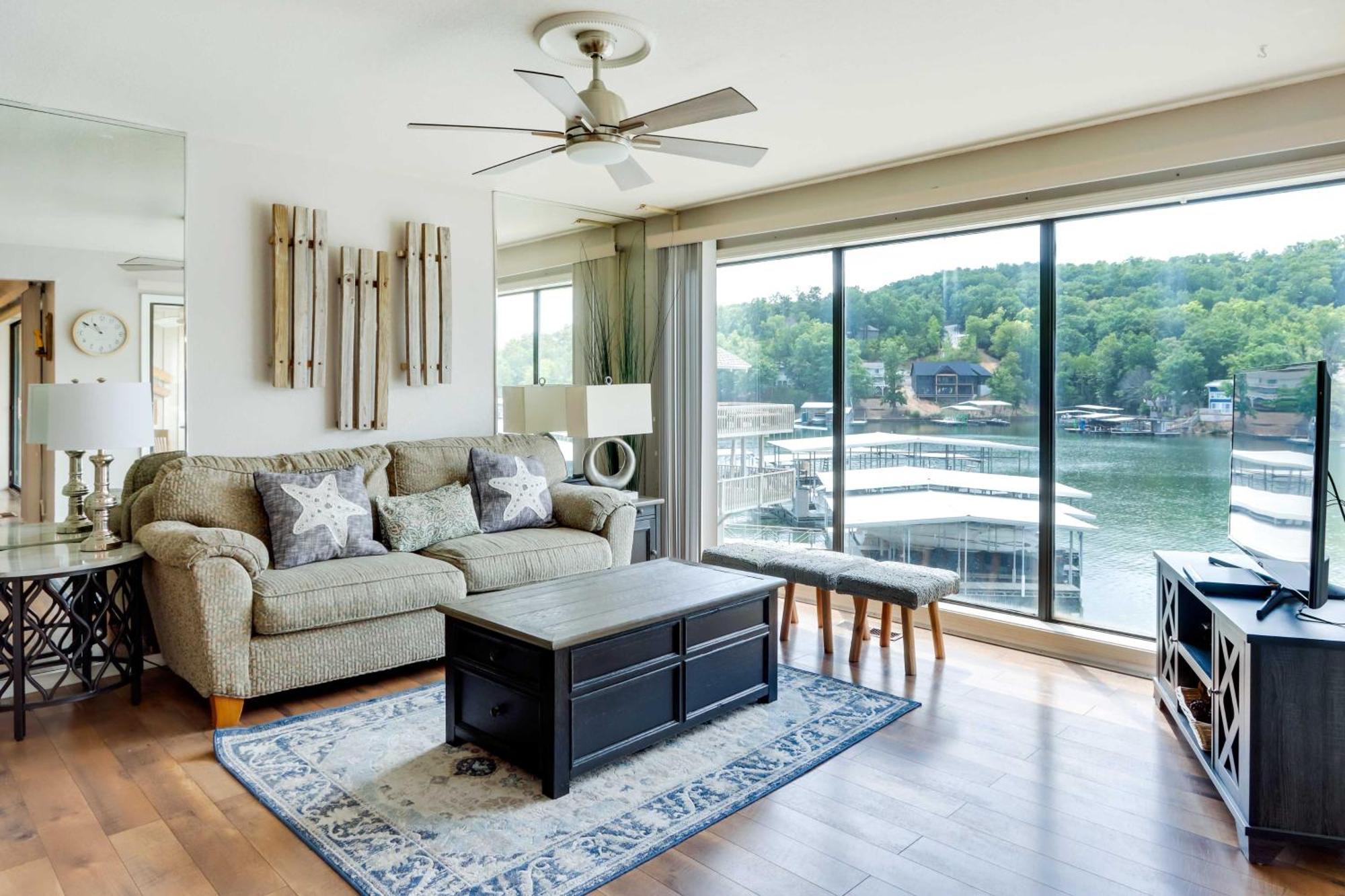Lakefront Osage Beach Condo With Community Pool Kültér fotó