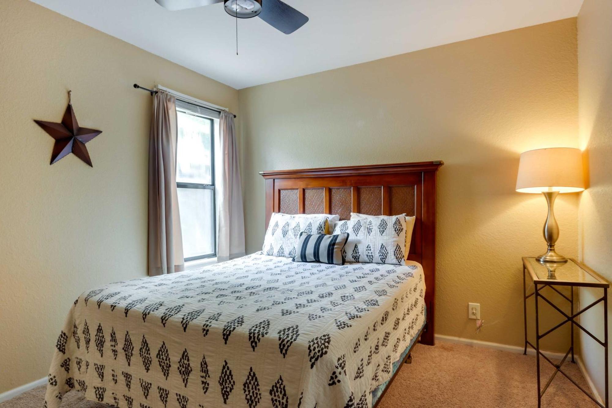 Lakefront Osage Beach Condo With Community Pool Kültér fotó
