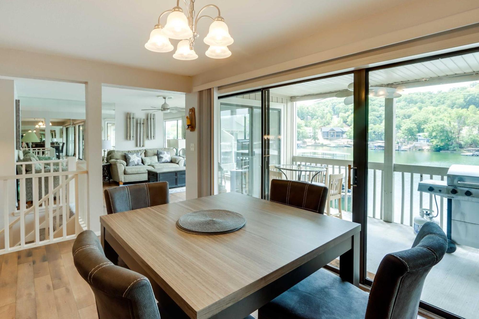 Lakefront Osage Beach Condo With Community Pool Kültér fotó