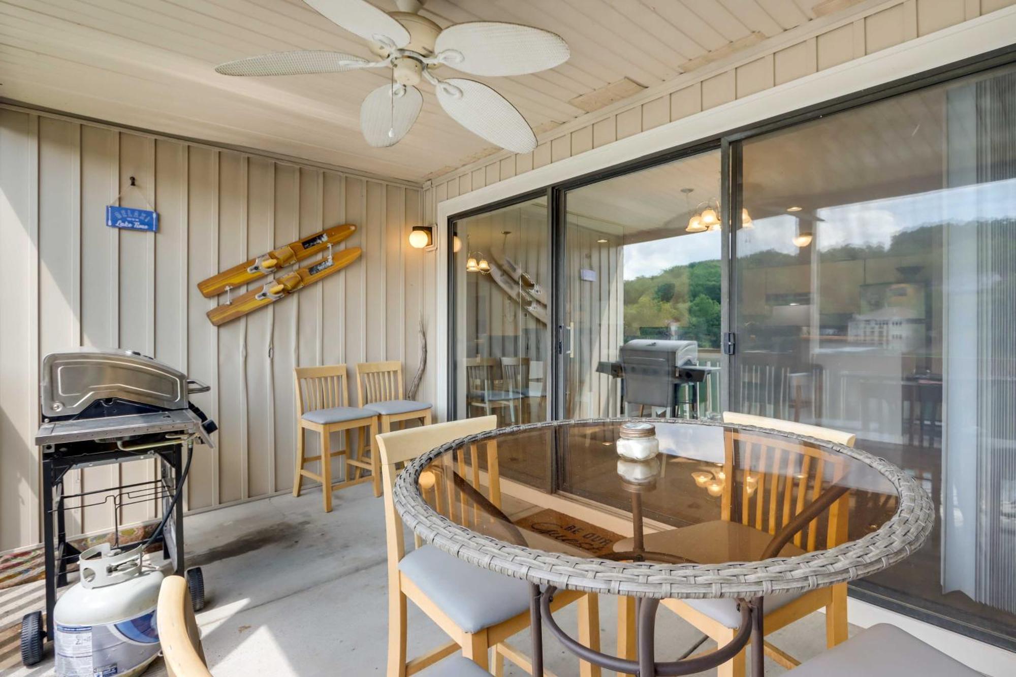 Lakefront Osage Beach Condo With Community Pool Kültér fotó