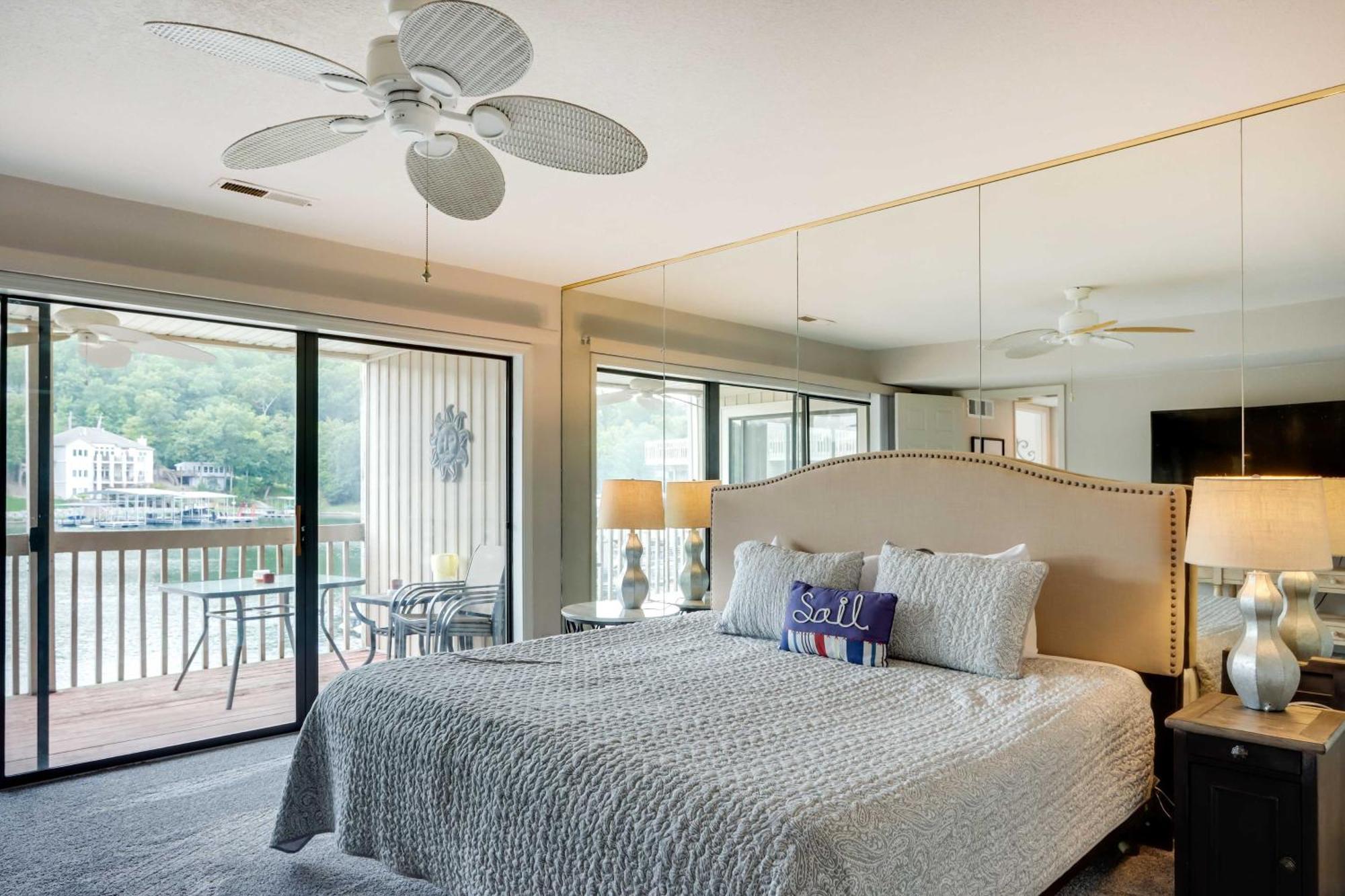 Lakefront Osage Beach Condo With Community Pool Kültér fotó